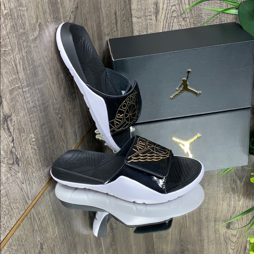 ❤️ Nike Jordan Hydro 7 GS black metallic gold whit - Picture 3 of 8